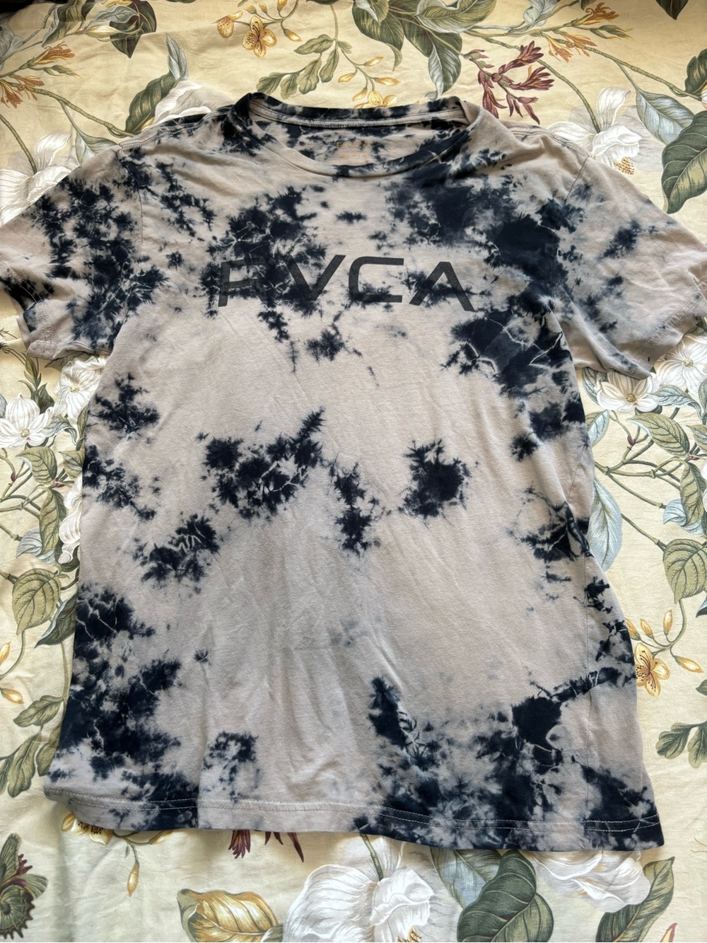 RVCA Tie-Dye Short Sleeve Tee in Black and Gray